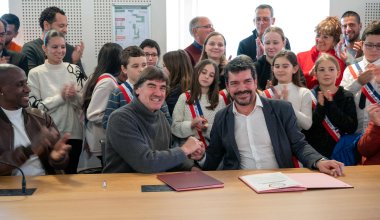 Unterzeichnung zur Erneuerung der Partnerschaft mit Bürgermeister Winkler und Amtskollegen Gachon